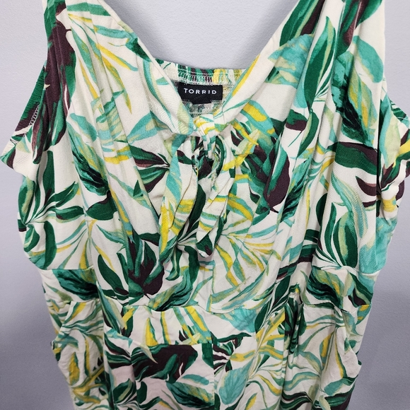 Torrid Challis Tie Front Ruffle Hem Painted Leaves Romper Size 2 - Picture 10 of 11